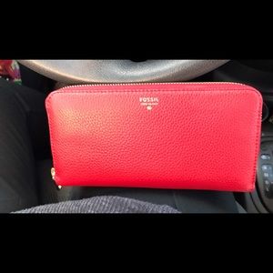 BRAND NEW Red Pebbled Leather Fossil Wallet